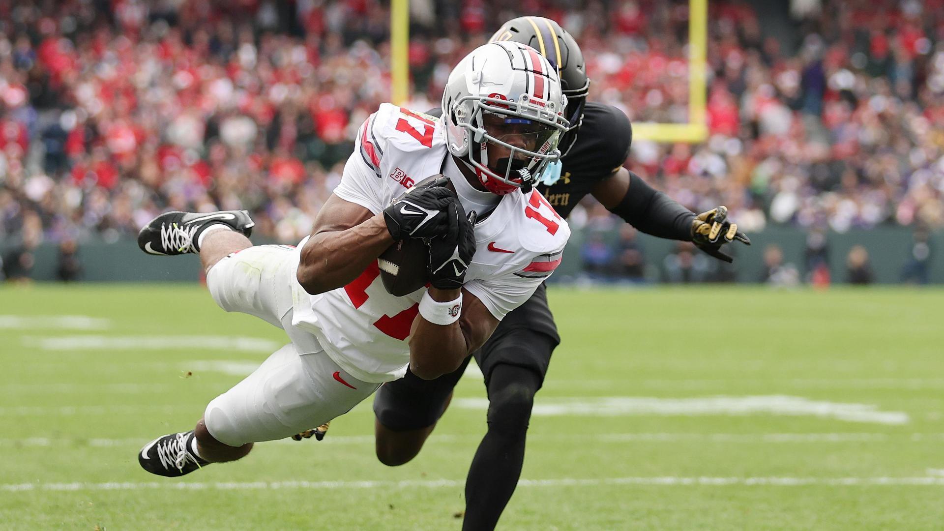 Carnell Tate comes up with a beautiful diving catch for an OSU TD