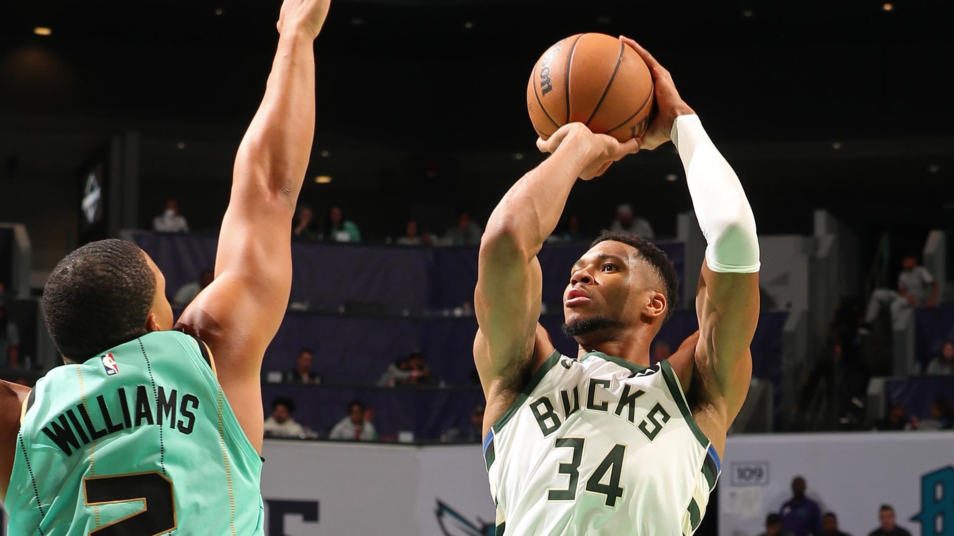 Giannis' potential game-winner no good as Bucks lose