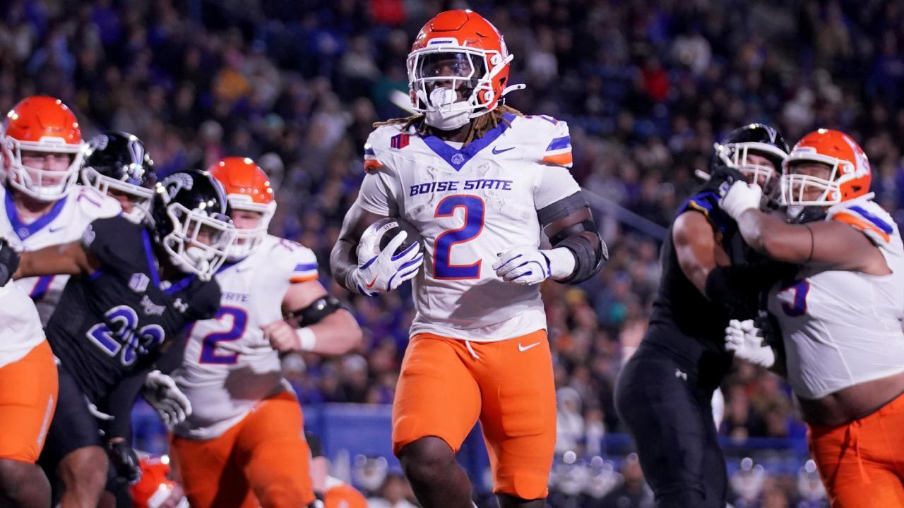 Ashton Jeanty seals Boise State's win with 3rd TD of the night