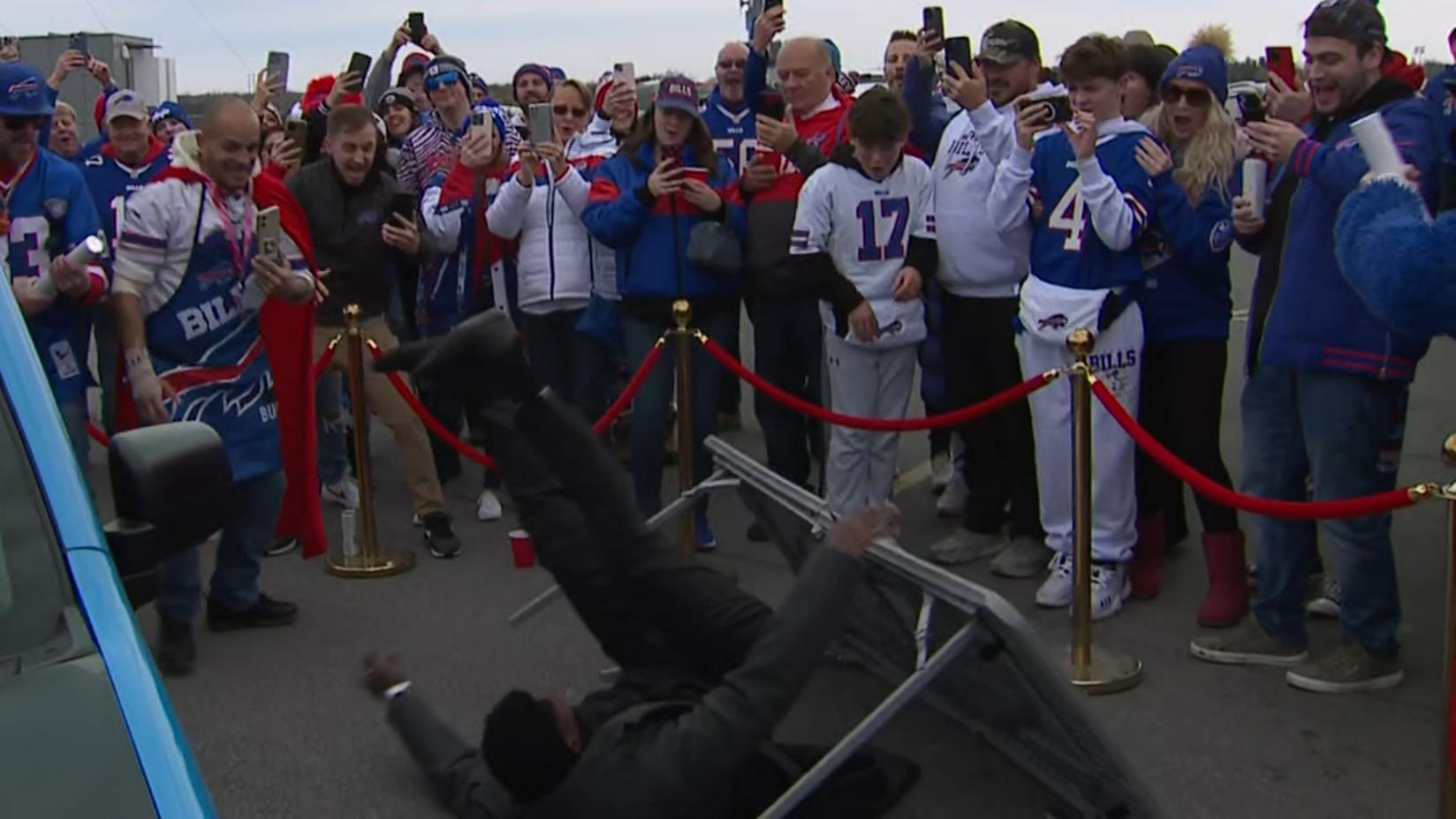 Harry Douglas wipes out trying to take out a table, Bills Mafia-style