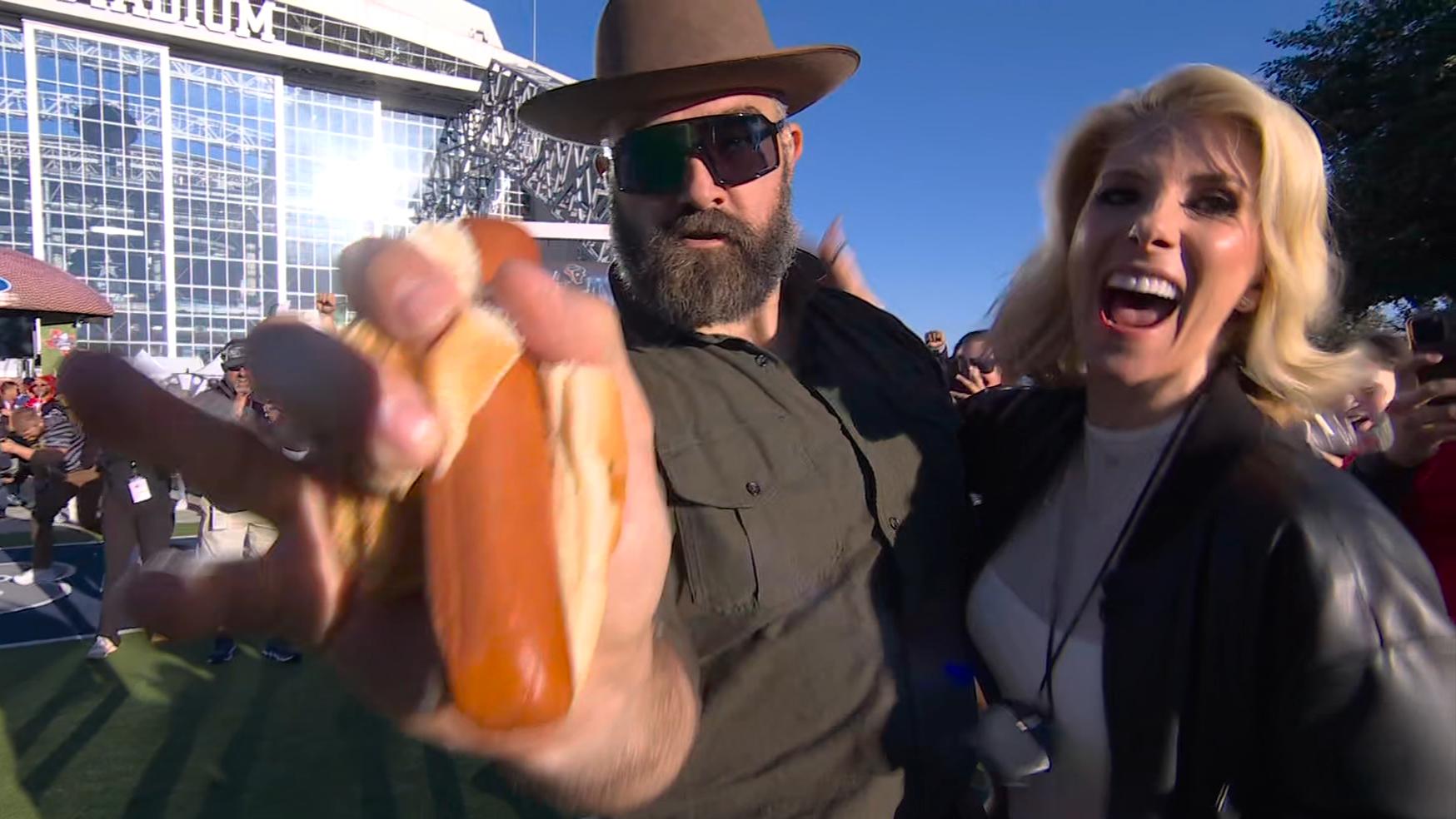 Jason Kelce teams up with 'Dude Perfect' to break hot dog catching record