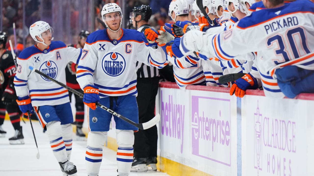 Connor McDavid nets pair of first-period goals for Oilers