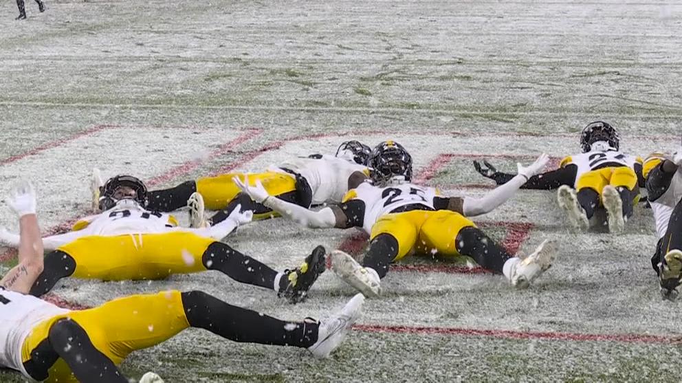 Steelers do snow angels to celebrate fumble recovery