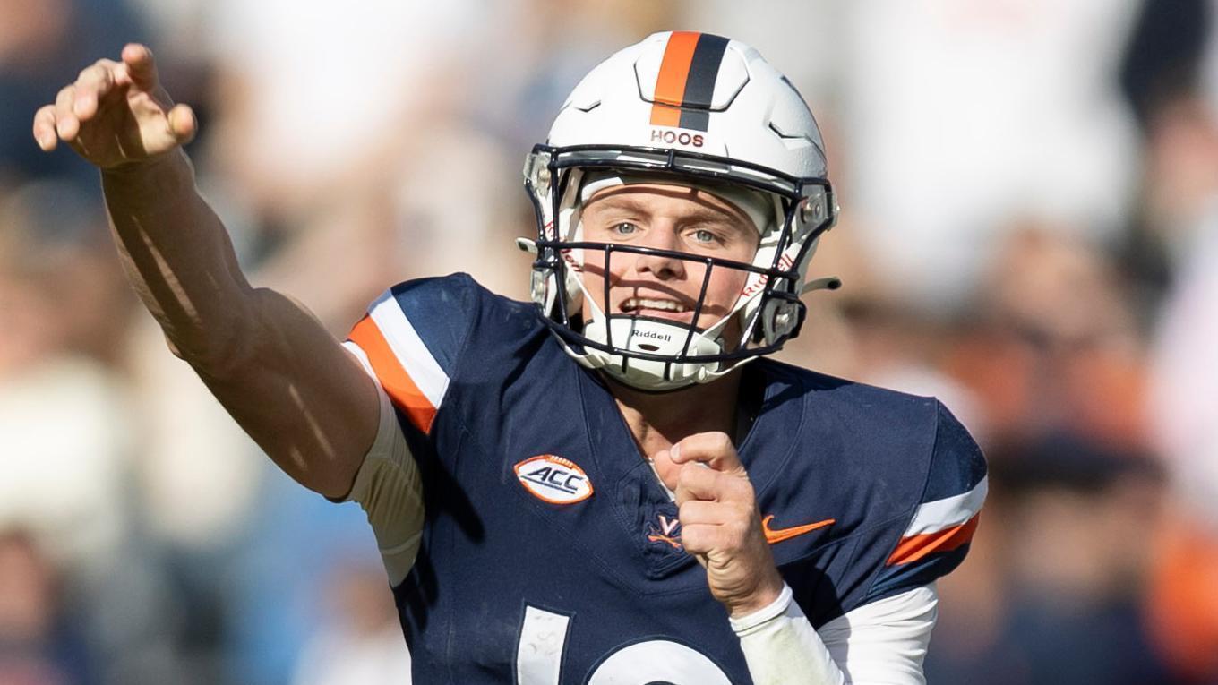 Virginia QB scrambles backward almost 25 yards before throwing TD