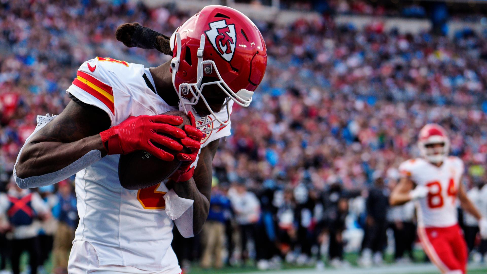 DeAndre Hopkins scores a 3-yard TD for the Chiefs