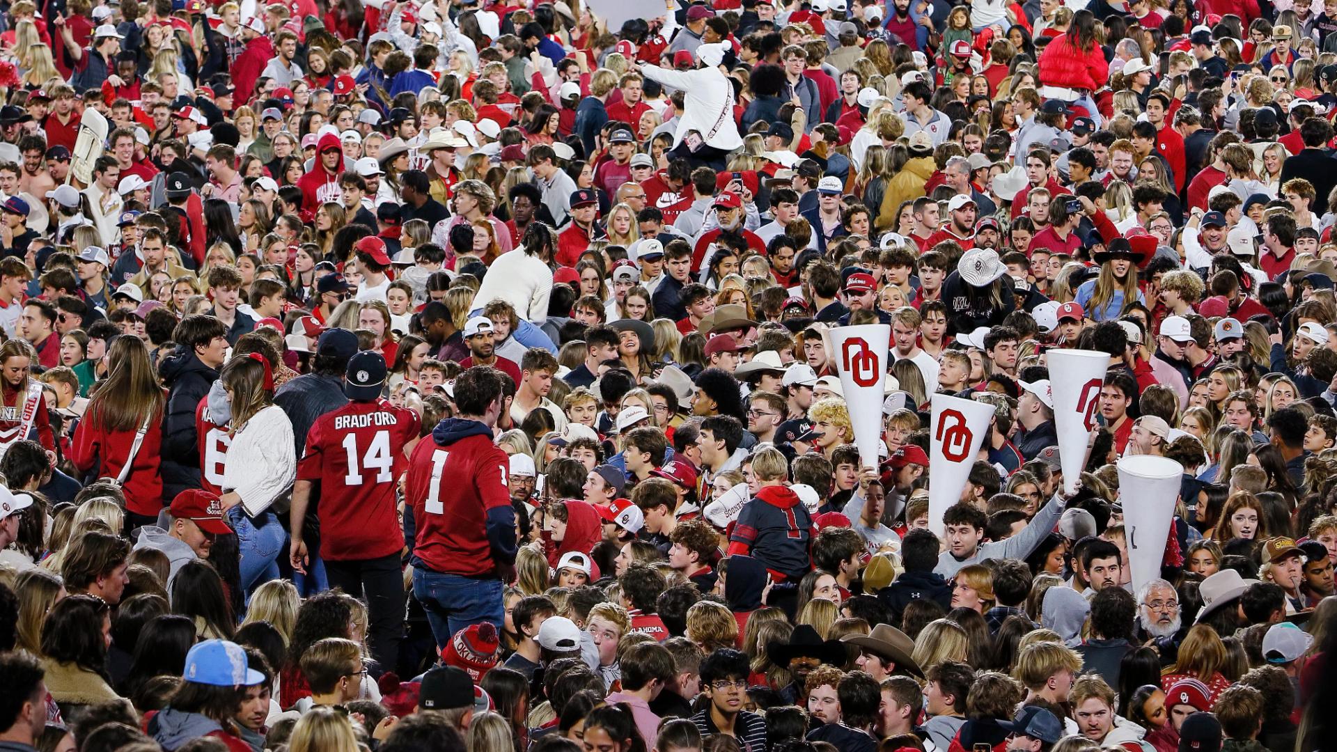 Oklahoma fans storm the field after upsetting No. 7 Alabama