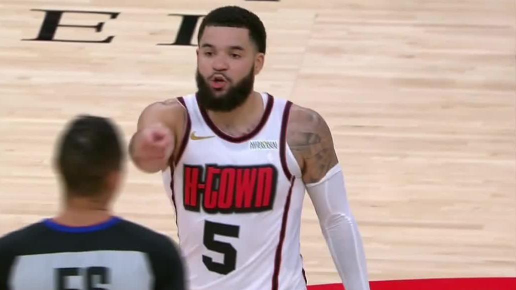 Fred VanVleet lets referees have it after ejection