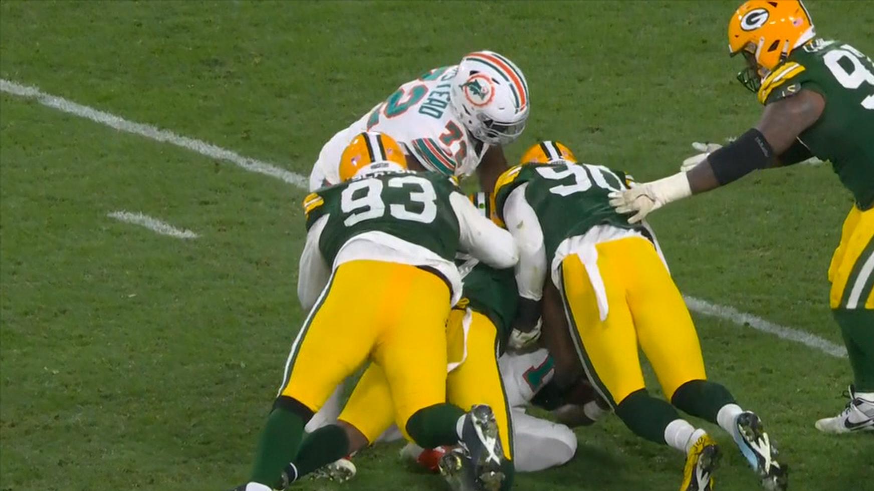 Packers' defense stifles Dolphins on 4th down