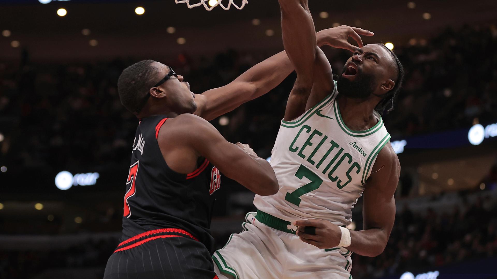 Jaylen Brown absolutely posterizes Jalen Smith