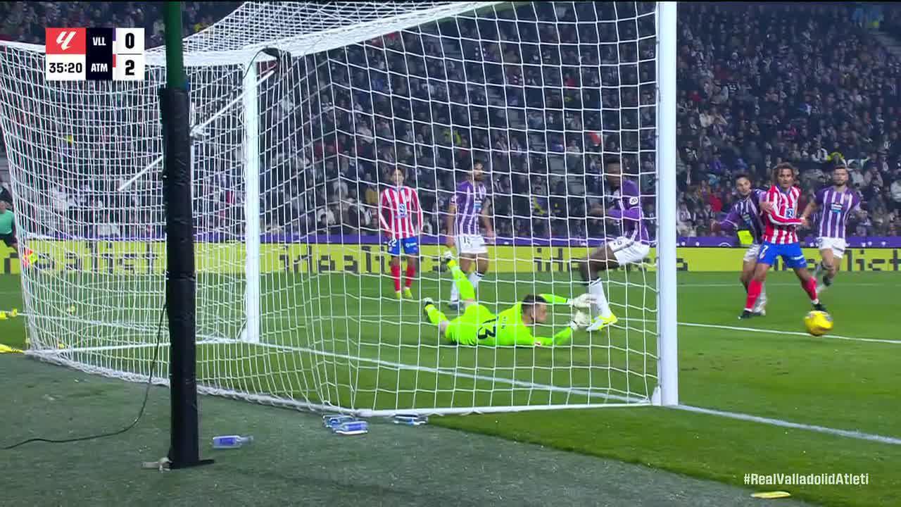 Julián Álvarez slots in the goal for Atletico Madrid