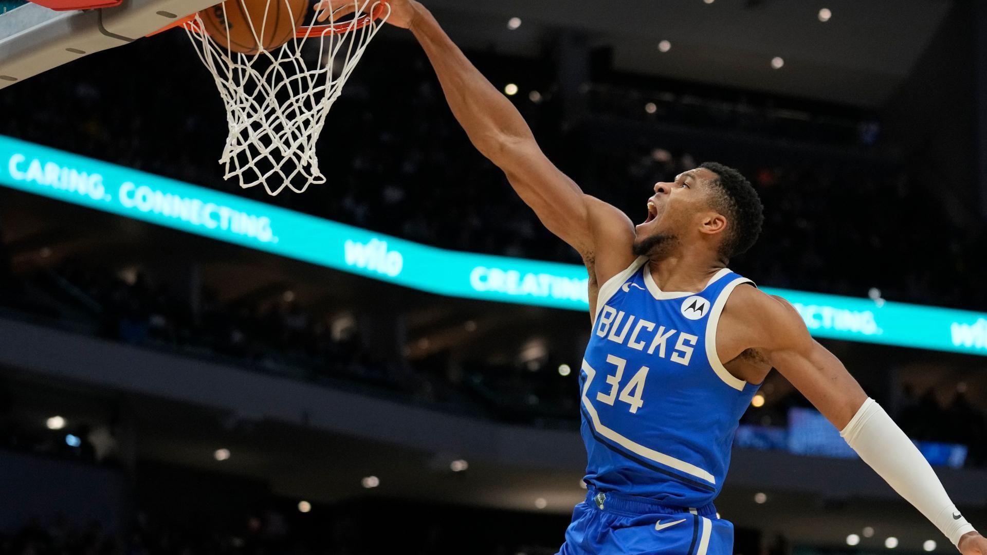 Giannis dominates with 42-point triple-double in Bucks win