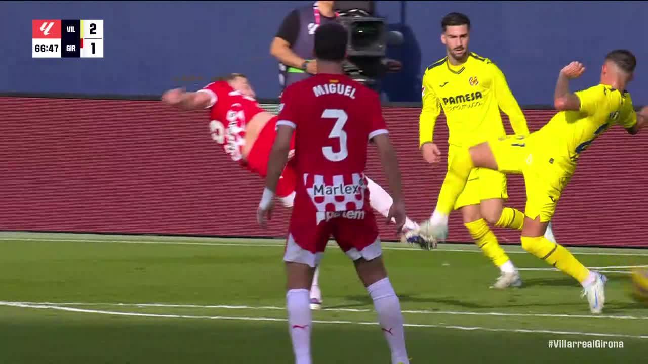 Donny van de Beek slots in the goal for Girona