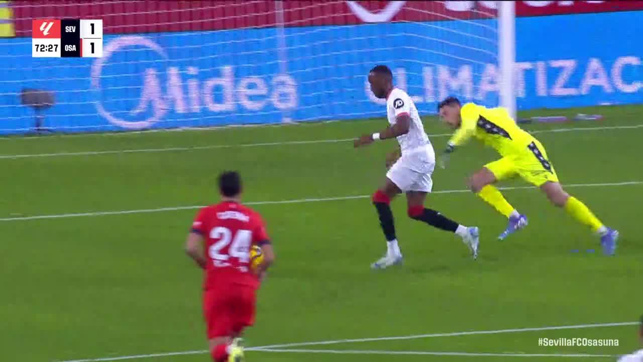 Dodi Lukébakio slots in the goal for Sevilla