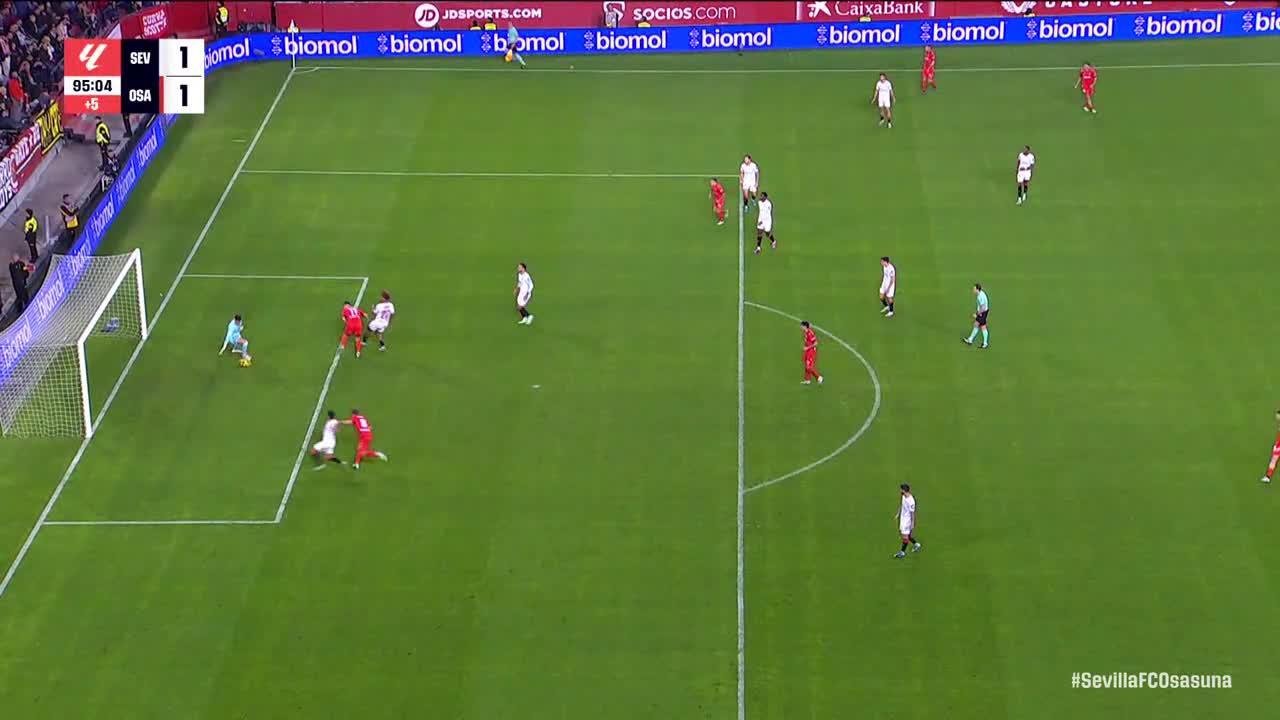 Álvaro Fernández with a Spectacular Gk Save