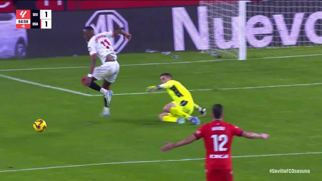 Sergio Herrera makes a great save