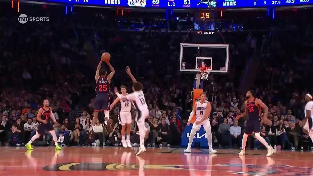 Knicks beat the buzzer with crafty inbounds play