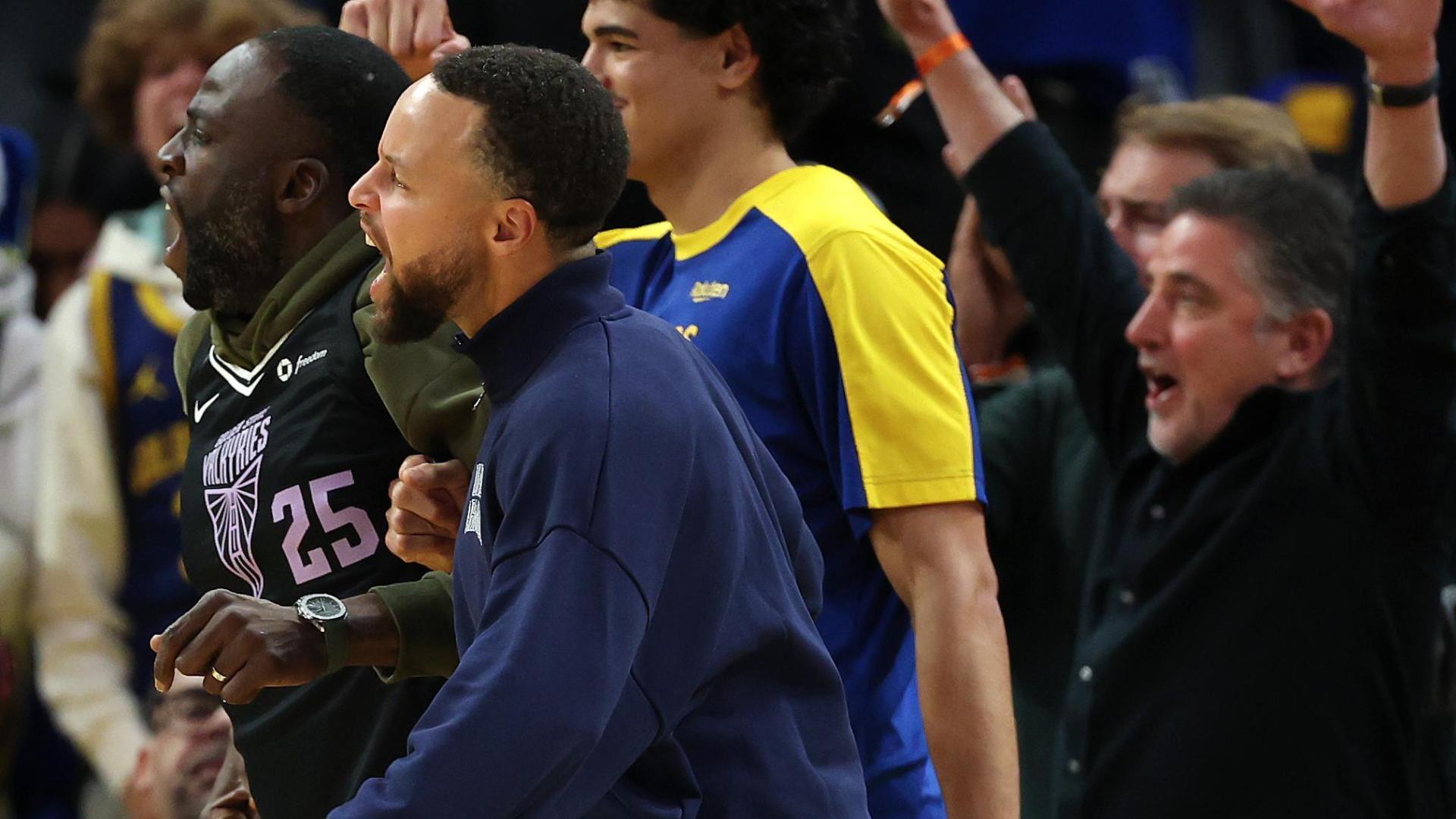 Draymond, Steph can't contain themselves after Kuminga's clutch layup