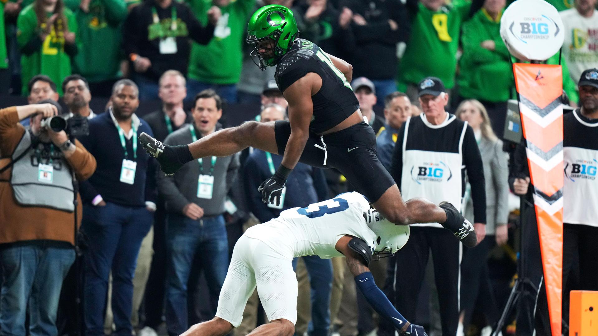 Oregon's Kenyon Sadiq hurdles defender for unreal TD