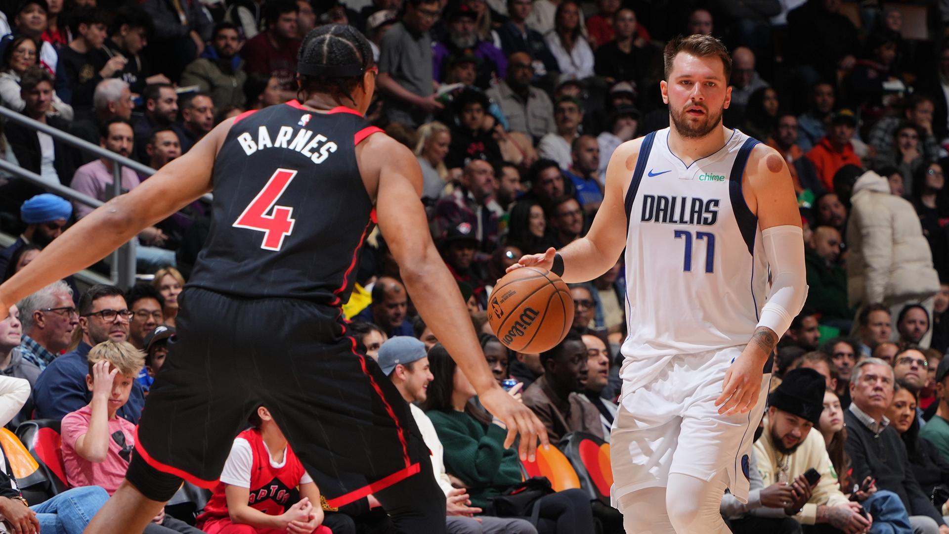 Luka banks it in to beat the buzzer for Mavs