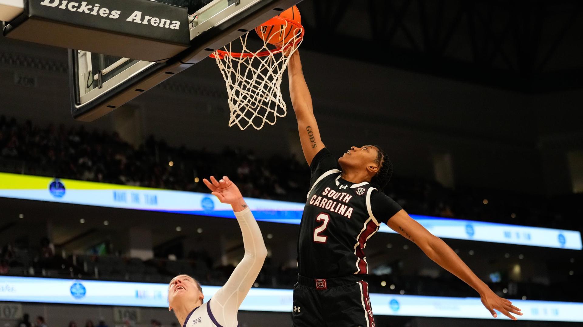 Ashlyn Watkins rocks the rim with one-handed dunk for South Carolina