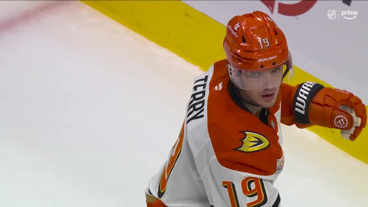 Troy Terry scores on the power play for Anaheim Ducks