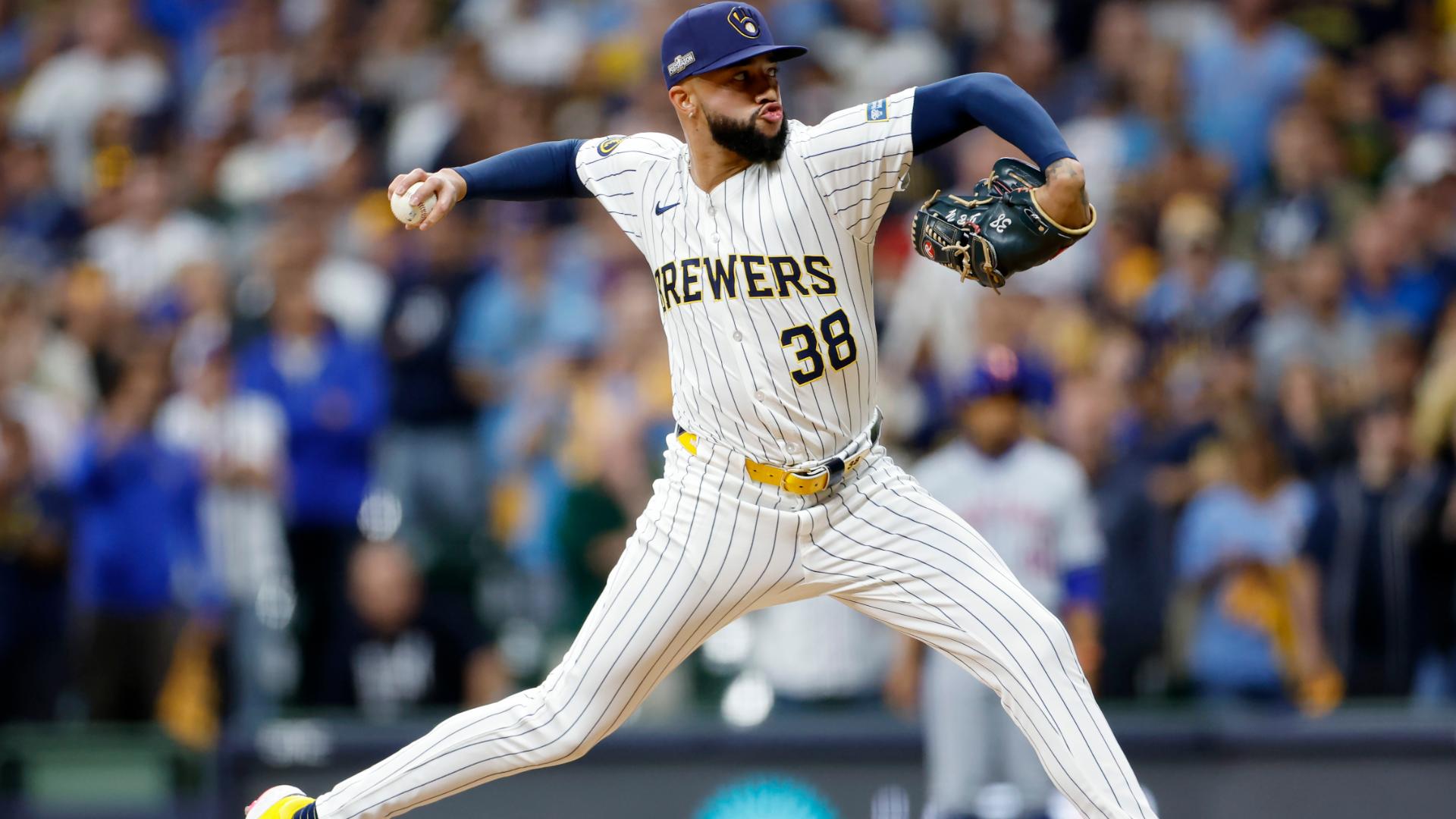 Yankees acquire relief pitcher Devin Williams