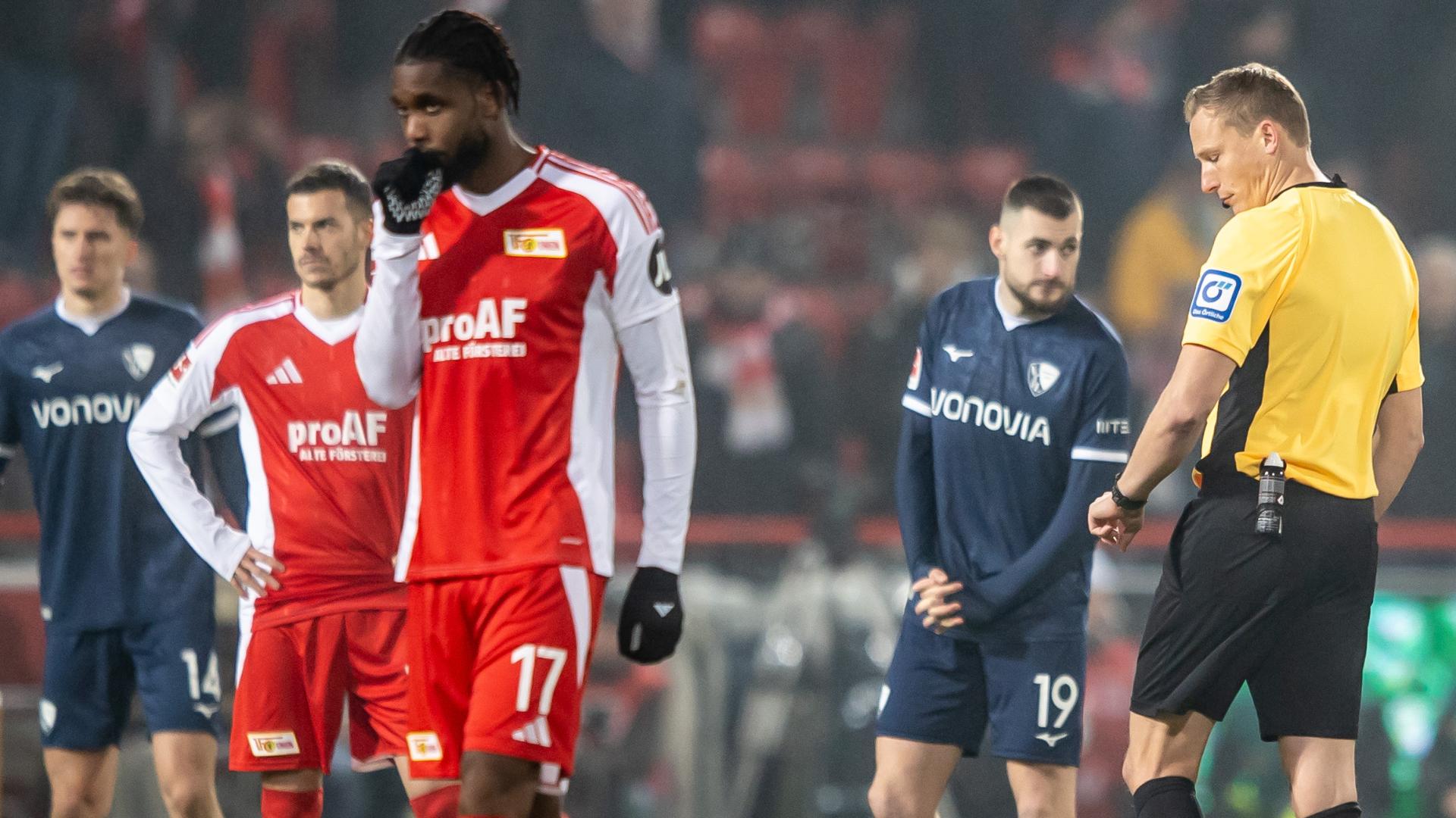 Bochum and Union Berlin give up playing after fans throw object at GK