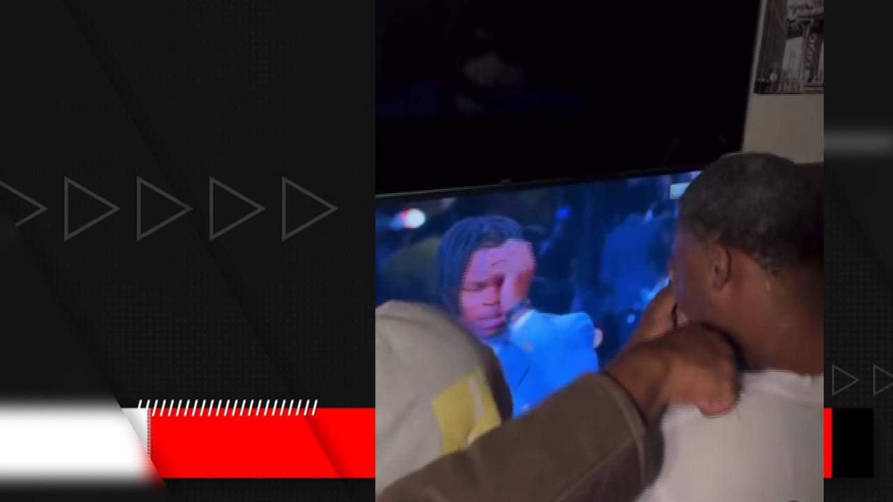 Travis Hunter's father reacts to emotional Heisman speech from son