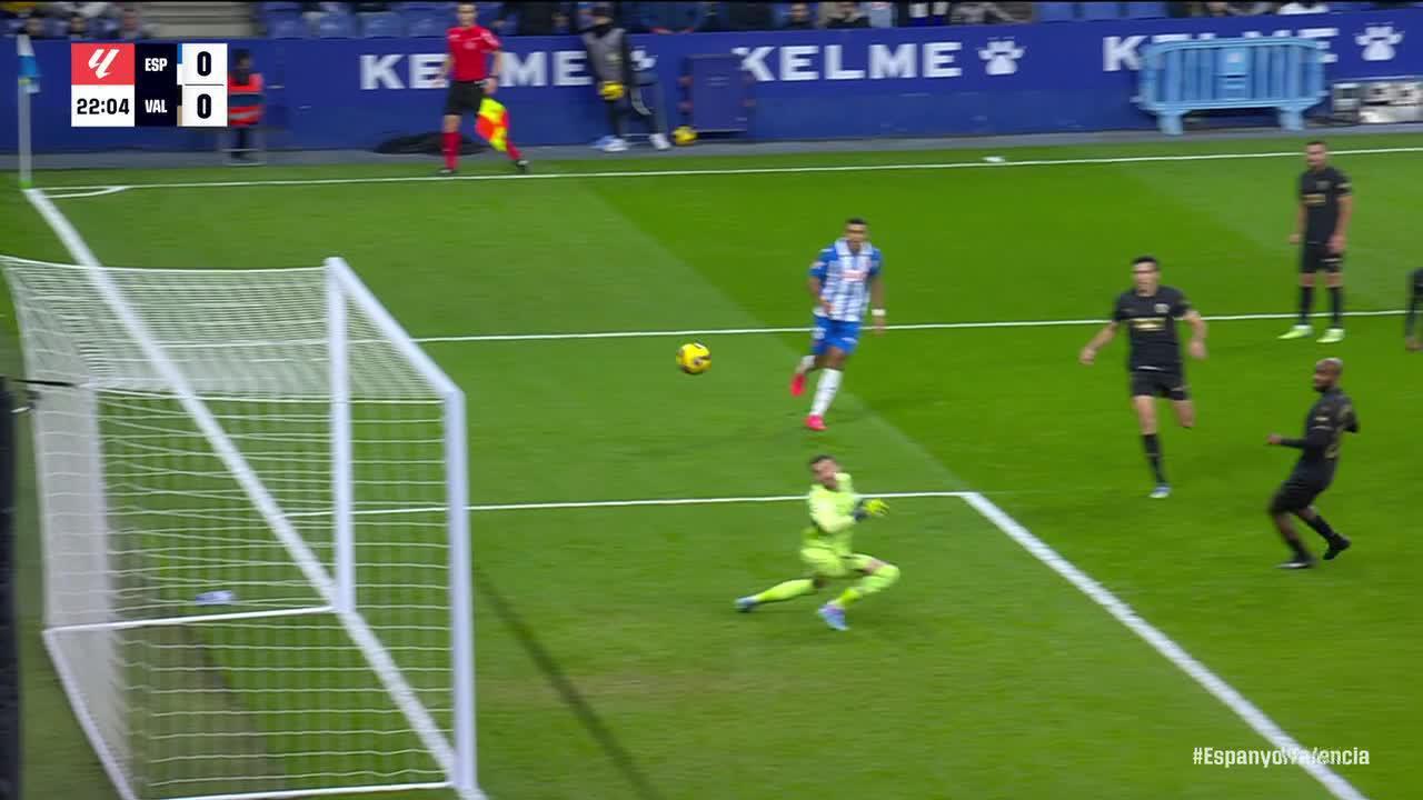 Javier Puado hits the woodwork