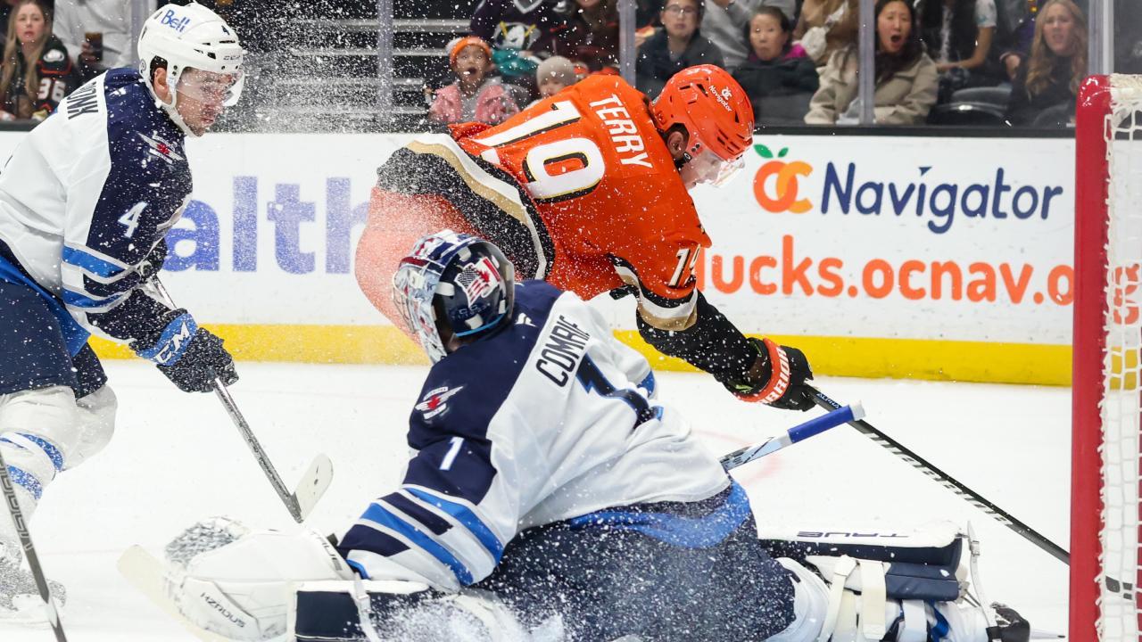 Troy Terry scores last-gasp winner to lift Ducks past Jets