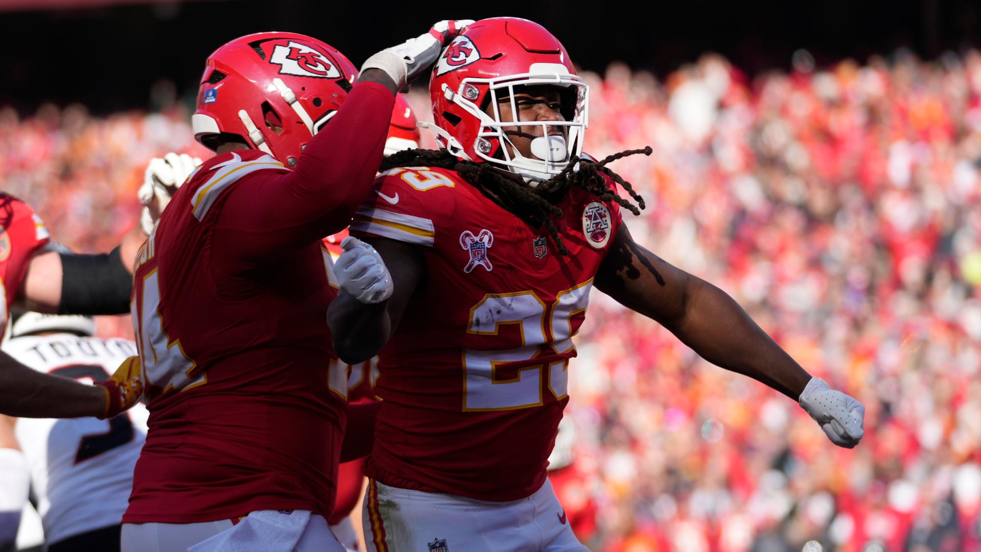 Kareem Hunt barrels into the end zone for a Chiefs TD