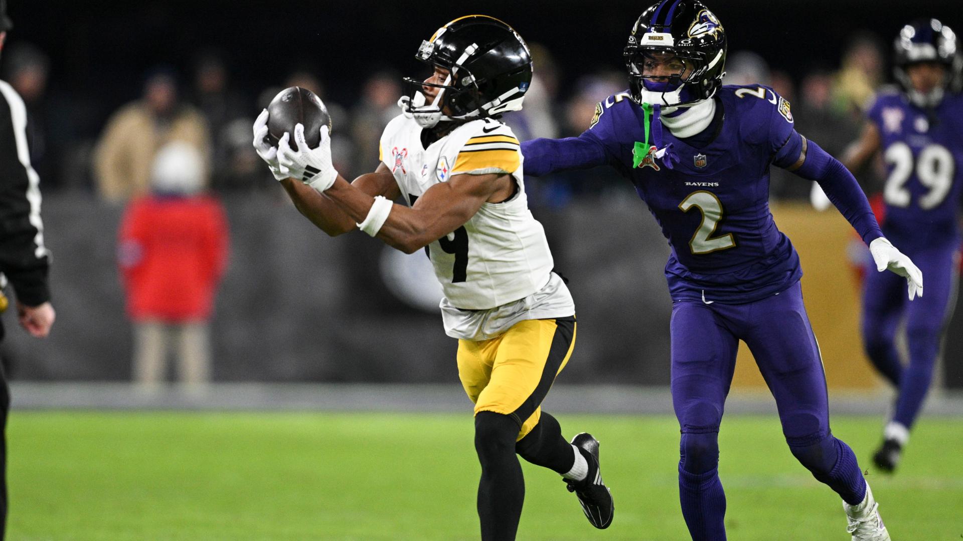 Calvin Austin twists and turns to make unreal catch for Steelers