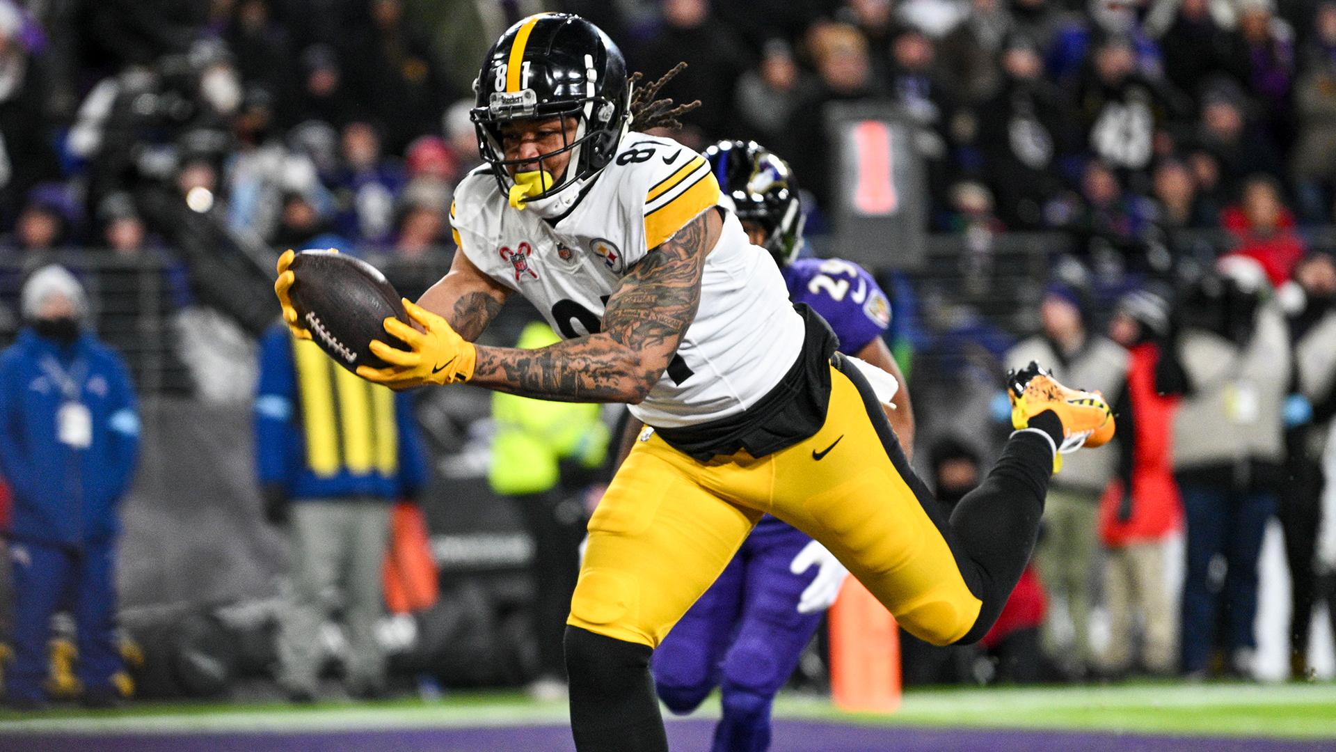 MyCole Pruitt makes the snag for Steelers TD