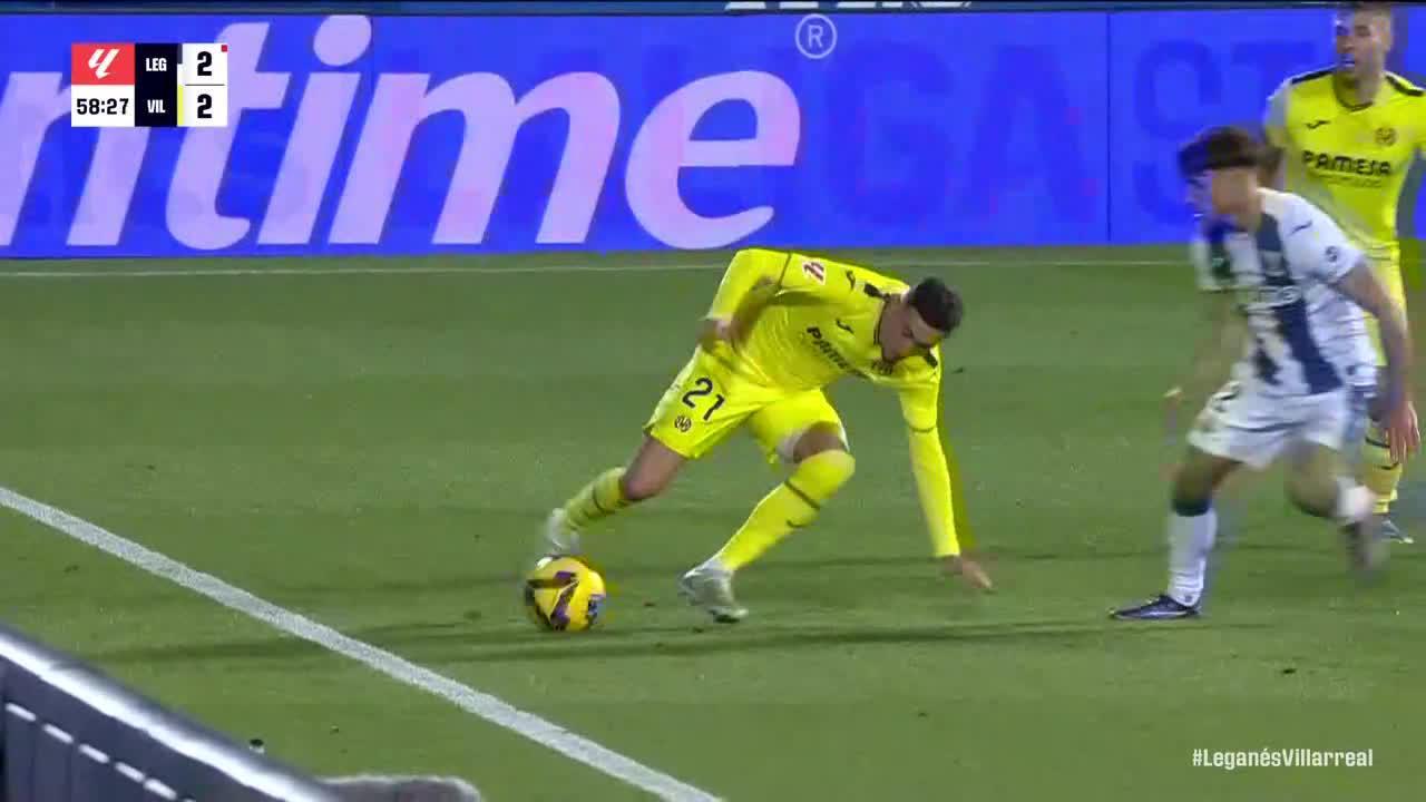 Óscar Rodríguez gets sent off vs. Villarreal