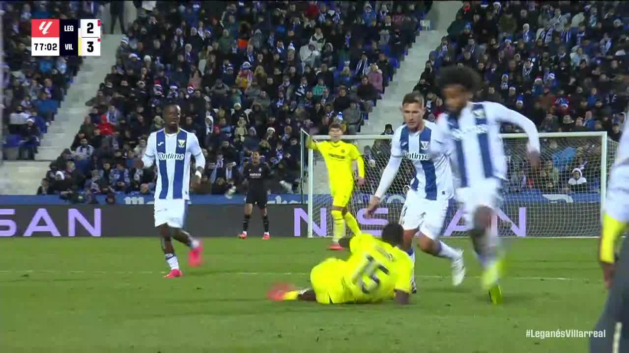 Jorge gets sent off vs. Villarreal