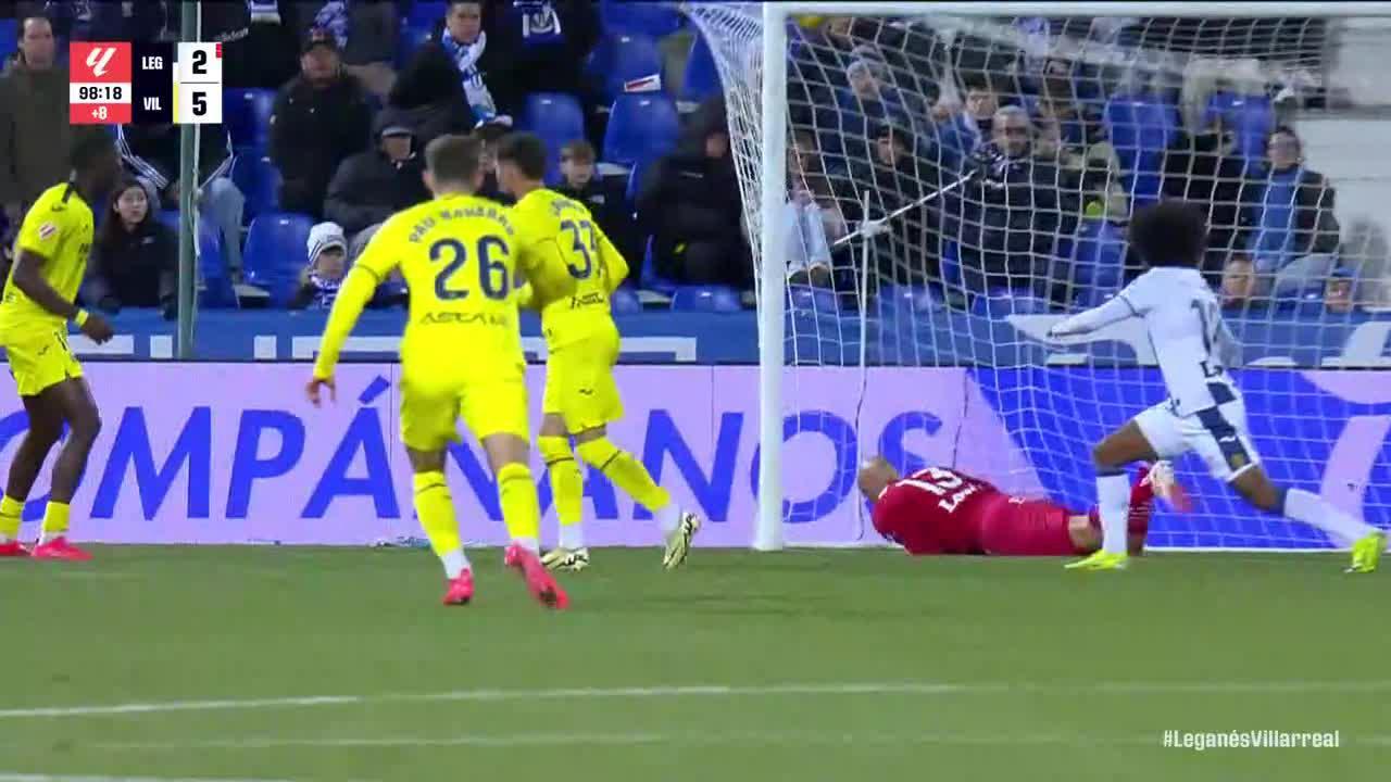 Pau Cabanes De La Torre finds the back of the net for Villarreal