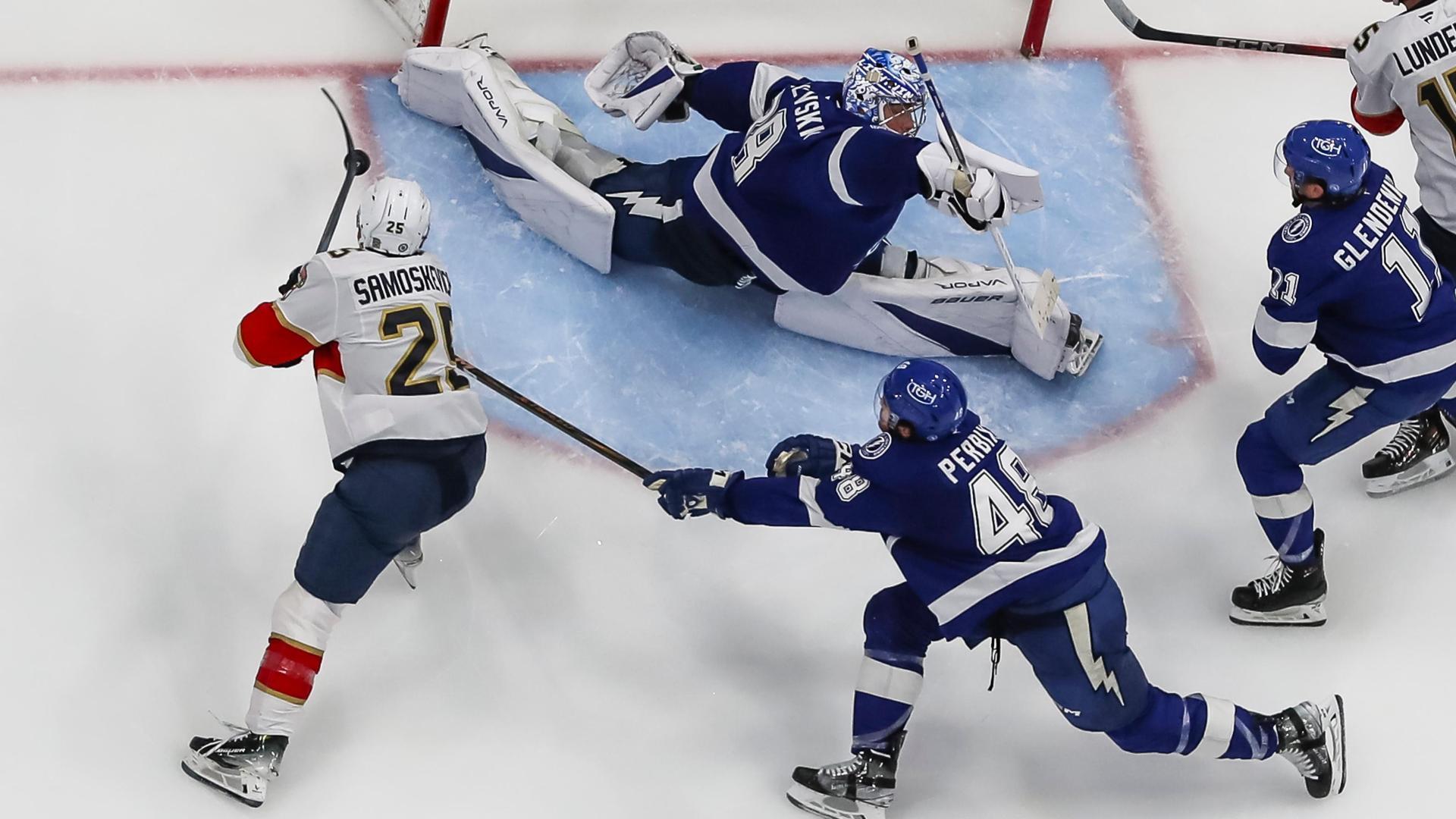 Andrei Vasilevskiy makes blind save with his leg