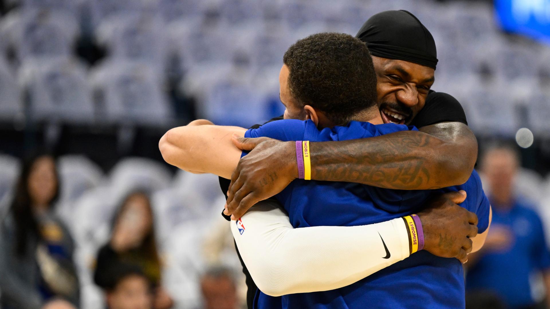 LeBron, Steph embrace before Christmas Day showdown