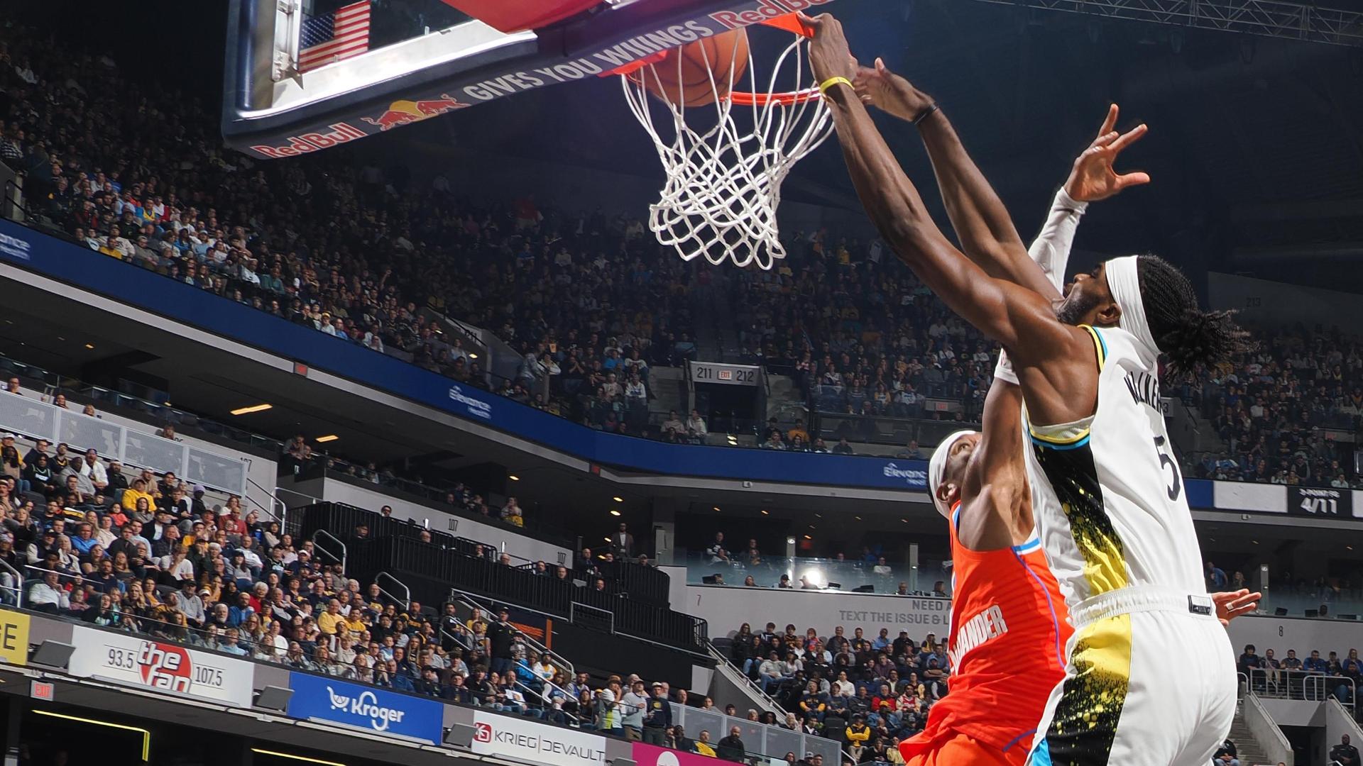 Jarace Walker climbs the ladder for a vicious flush