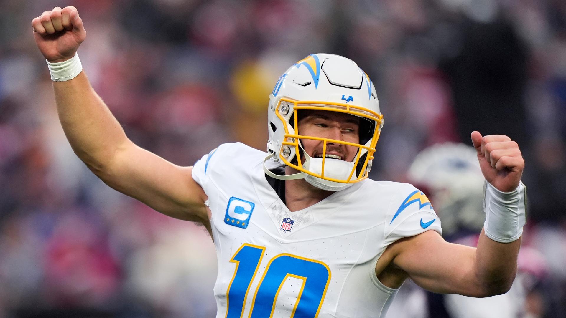 Justin Herbert throws 3 TDs as Chargers clinch playoff berth