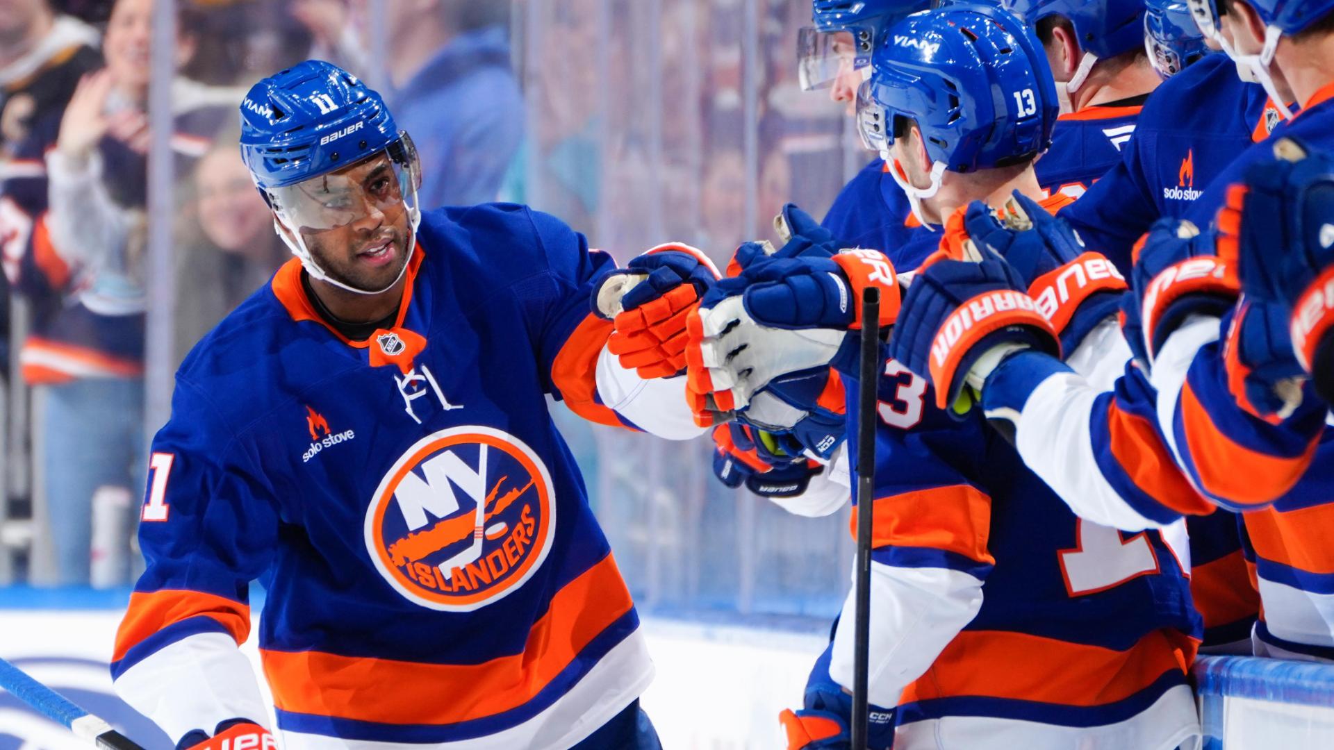 Islanders score 3 goals in 4 minutes vs. Penguins