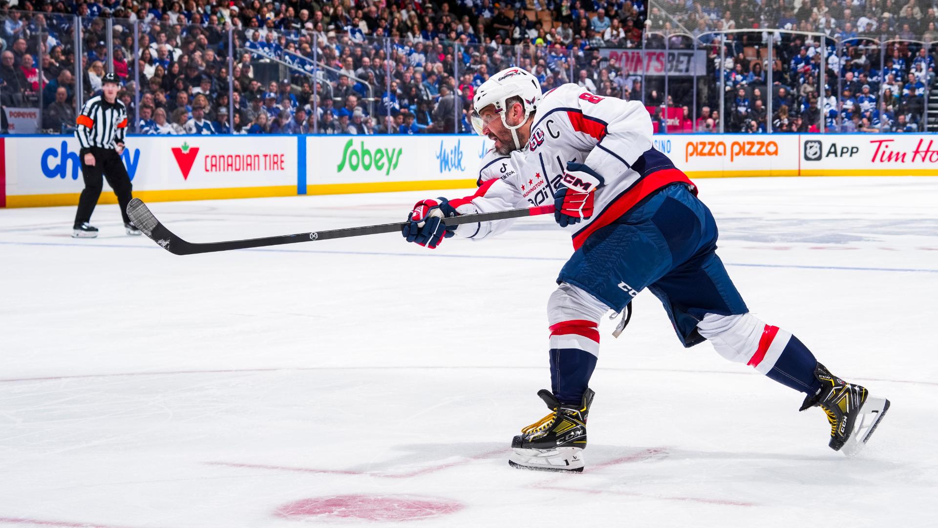 Ovechkin inches closer to Gretzky with 870th goal


