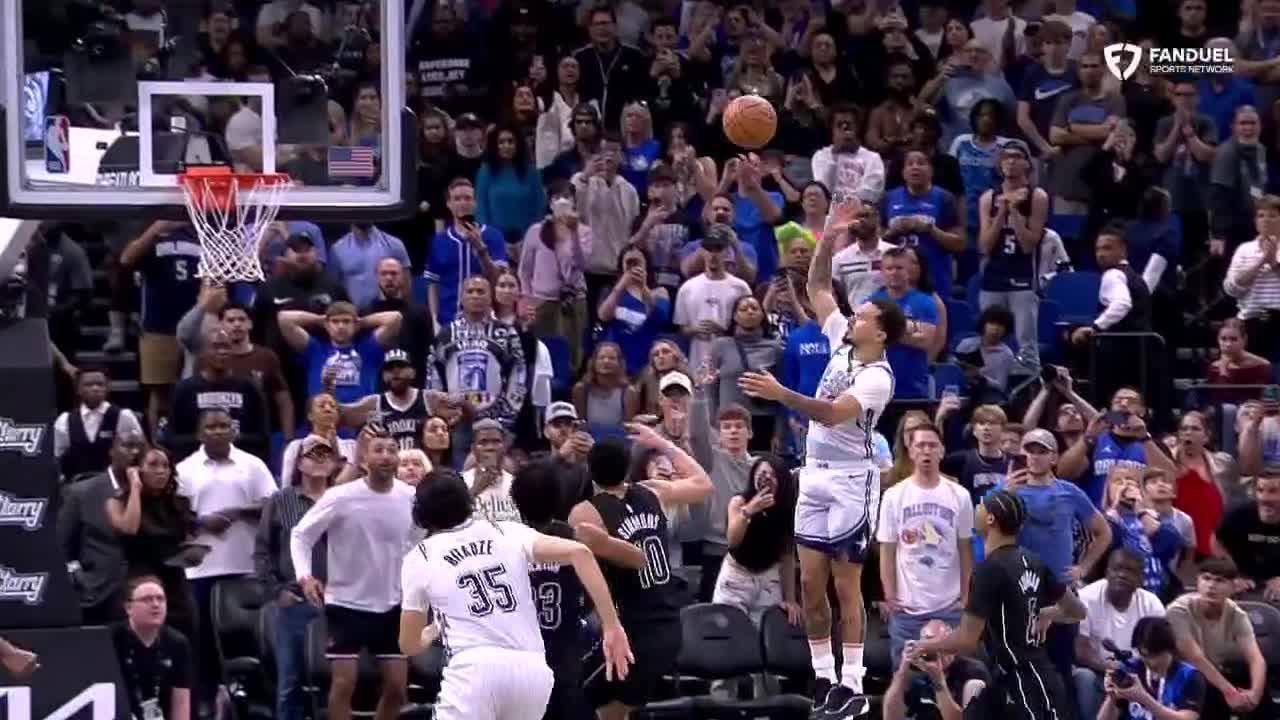 Cole Anthony banks in a floater to win it for the Magic