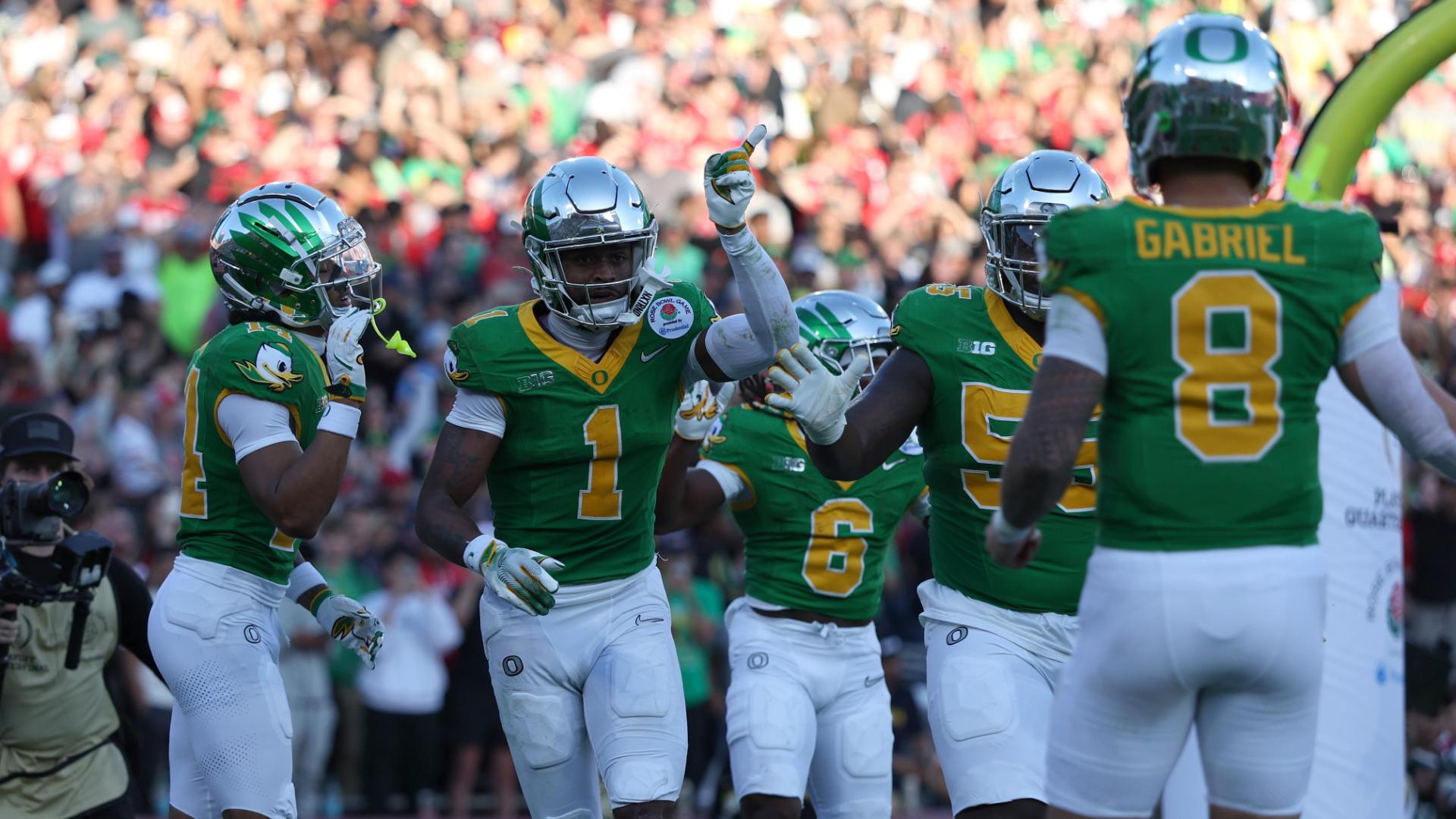 Oregon scores 1st TD as first half comes to a close