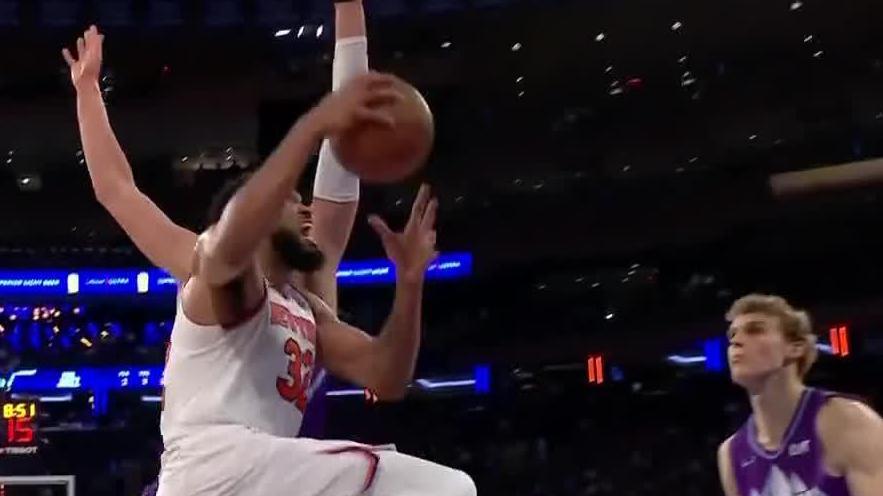 KAT rocks the rim with big-time poster for Knicks