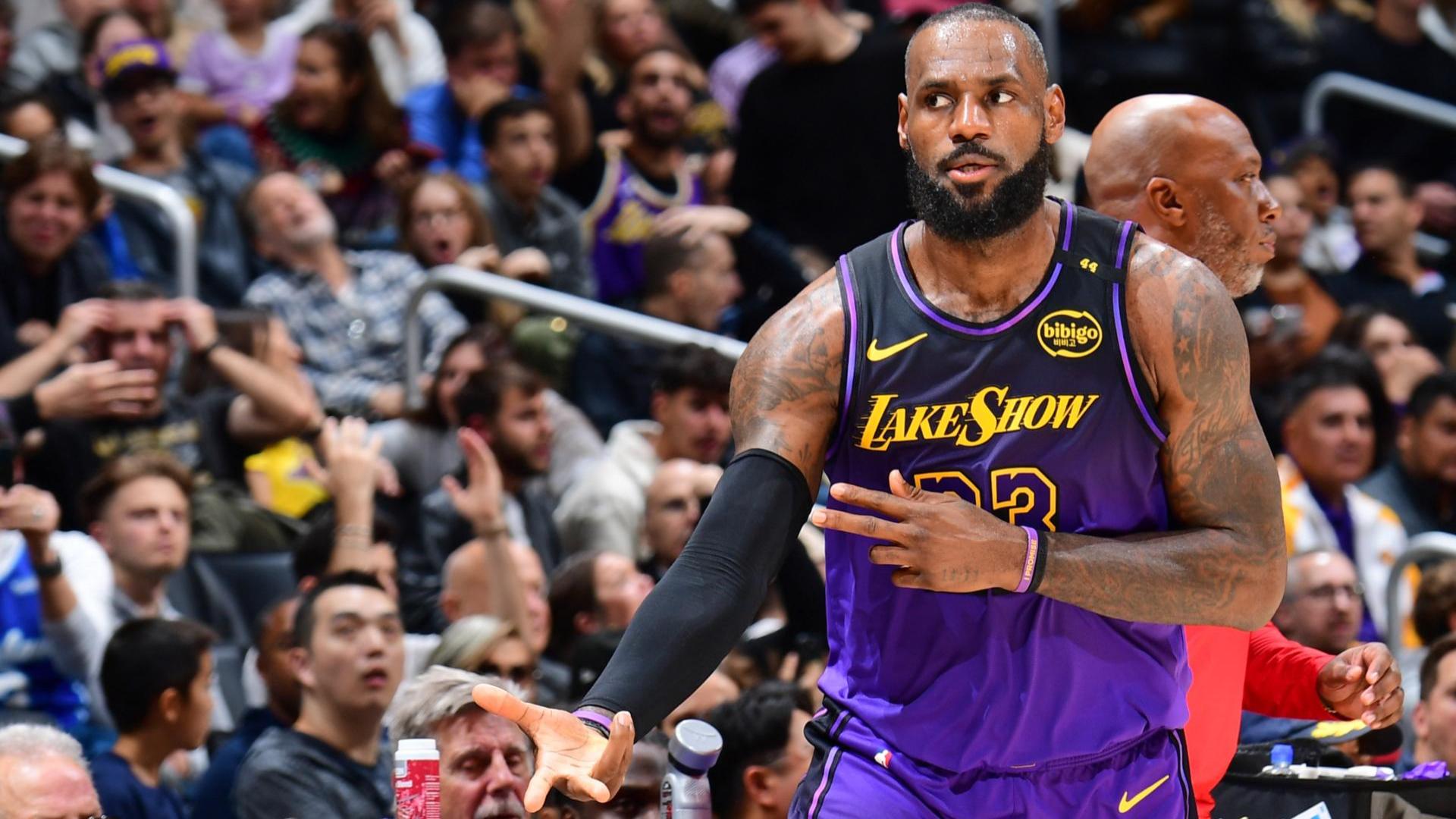 LeBron goes off for 38 points, 7 treys in Lakers' win