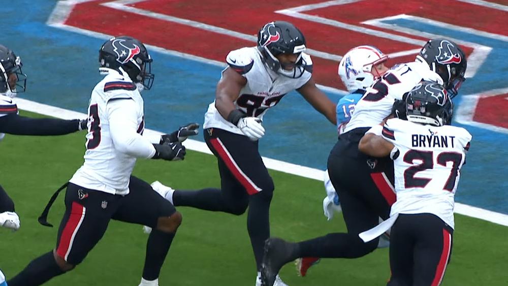 Big man TD! Derek Barnett scoops and scores for Texans