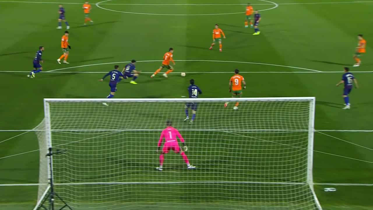 Sergi Canos' fine turn and finish makes it 1-0 Valencia