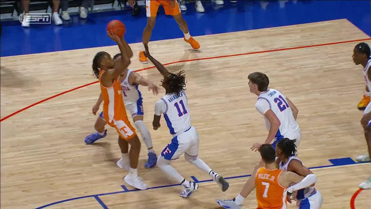 Chaz Lanier drops in jumper for Tennessee