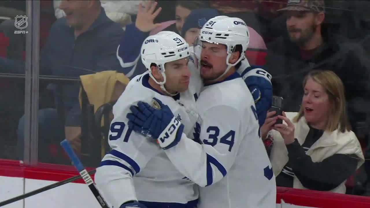 Auston Matthews scores while falling down for Maple Leafs